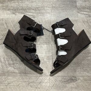NWT • DV by dolce vita • leeann buckle wedge